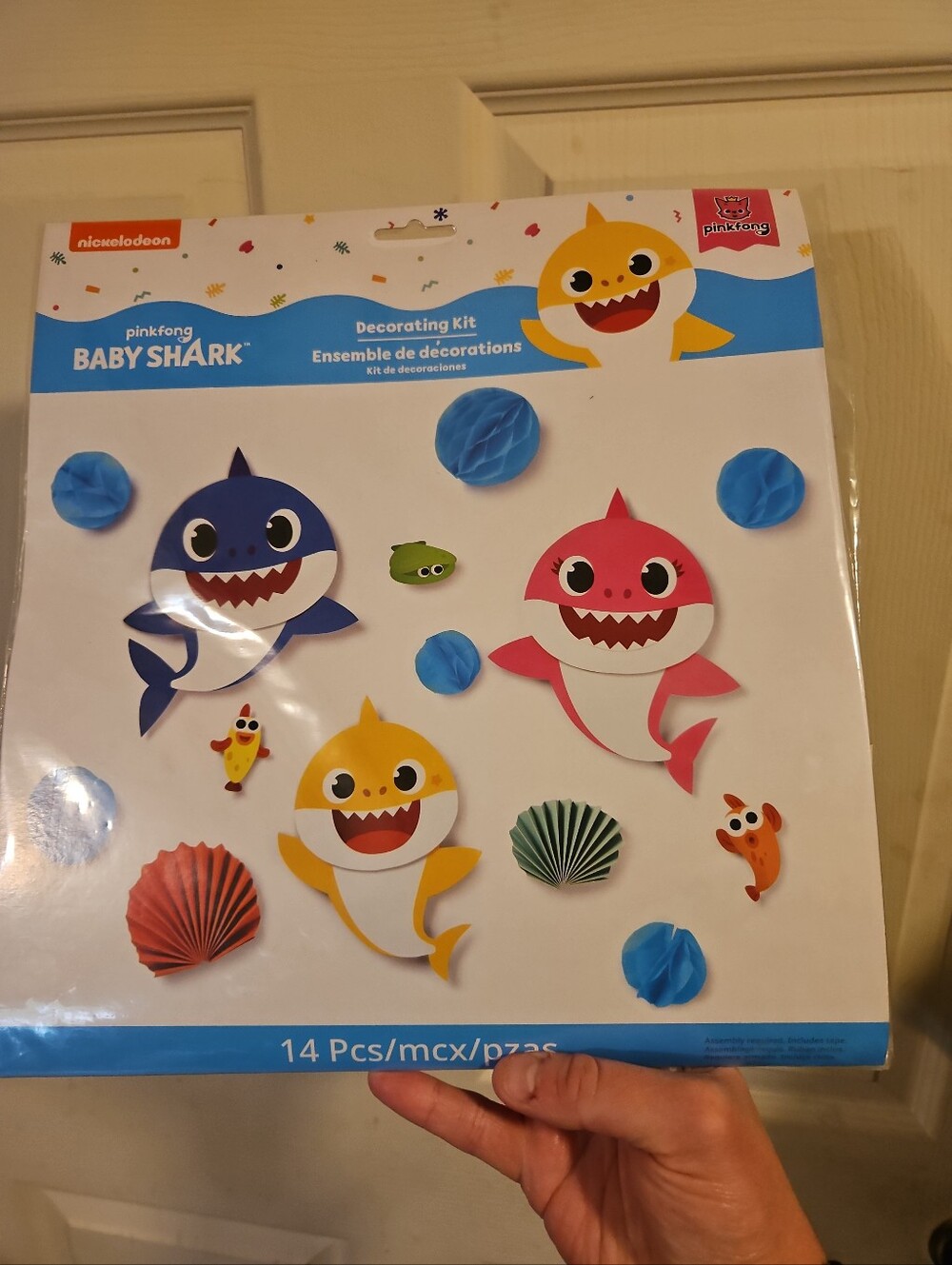 NEW Baby Shark Nickelodeon Cartoon Birthday Party Wall Decorating Kit 14 Pieces